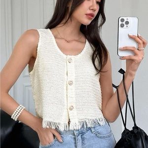 Dazy women’s beige sleeveless button down vest S L32-1